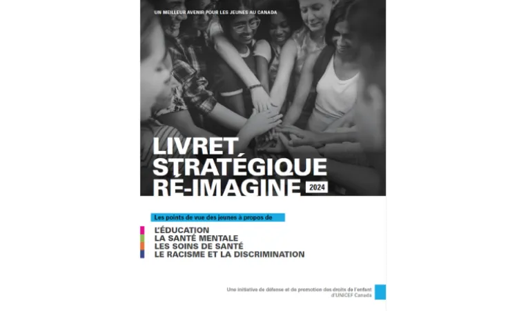 Texte : Livret stratégique Ré-imagine 2024. Image : un groupe de jeunes forment un cercle, une main sur l'autre.